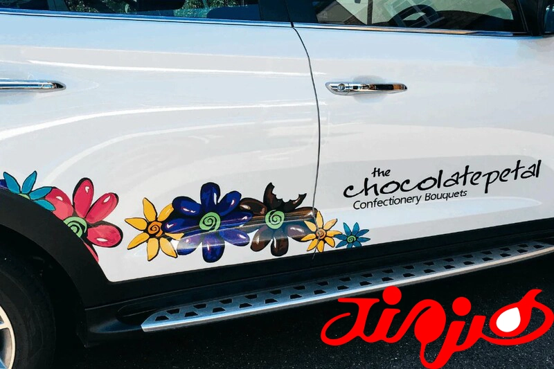 استیکر روی ماشین